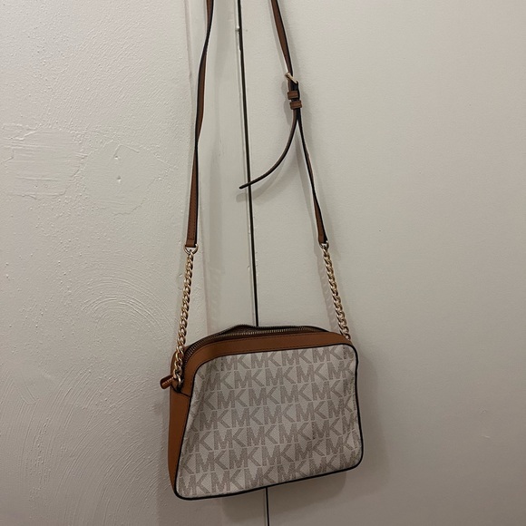 Michael Kors crossbody - Picture 2 of 2